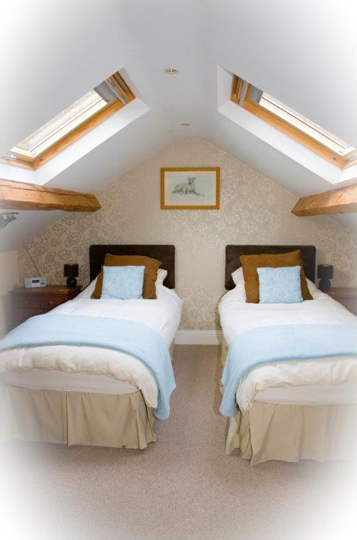 Bedroom with twin beds