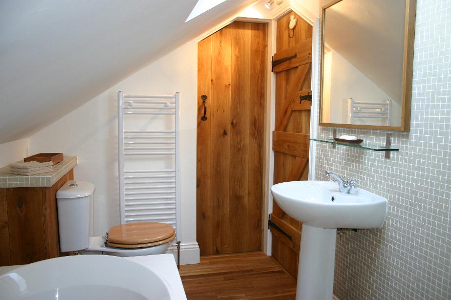 Ensuite bathroom with Jacuzzi